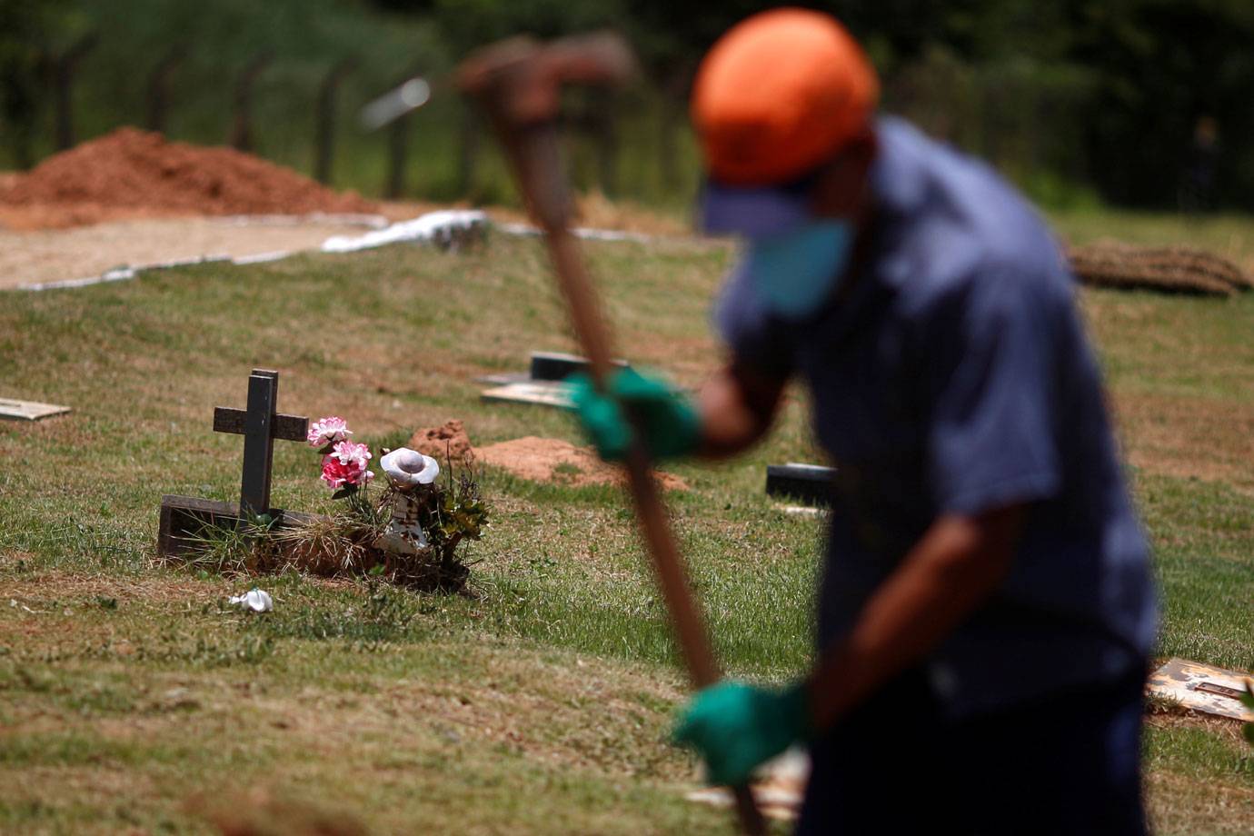 Cemitério em Brumadinho abre covas para receber vítimas de tragédia