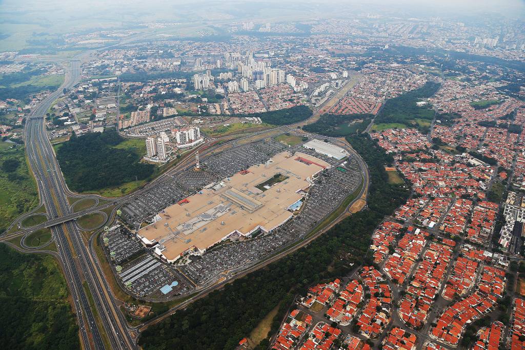 Por Dentro do shopping Parque Dom Pedro, em Campinas, SP